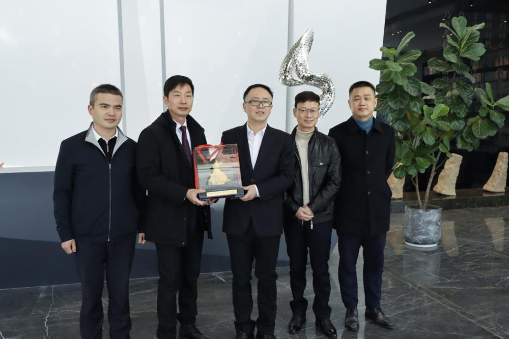 樂清市人民政府戴旭強(qiáng)市長一行蒞臨我司開展“樂商之春”慰問